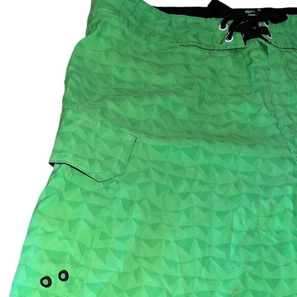 LN Under Armour Heat Gear Loose Swim Board Shorts GREEN SIZE 36 - Picture 4 of 5